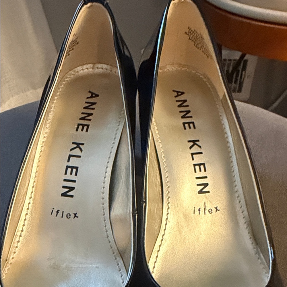 Anne Klein Meredith Black Patent Peep-Toe Block Heels size 7.5 Classic Preppy - Picture 2 of 8